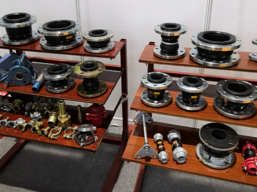 管道伸縮器